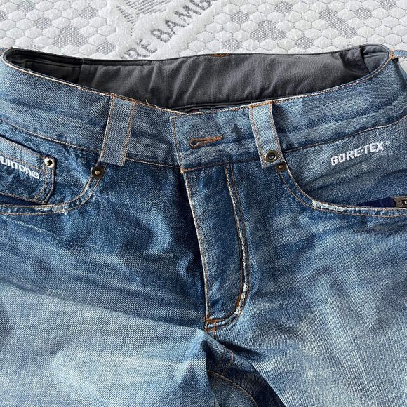 Burton "The Jeans" Women's 2L Gortex Snowboard Pants Size Small - Picture 3 of 5